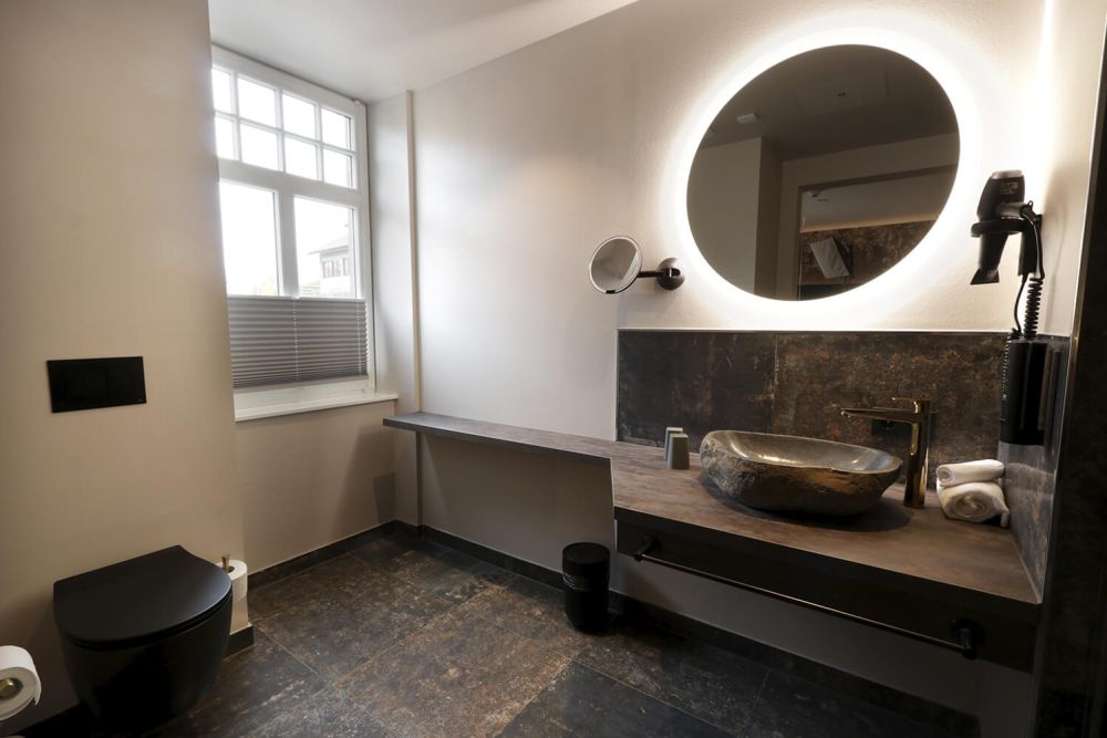 Modernes Bad im Reinhardts Hotel