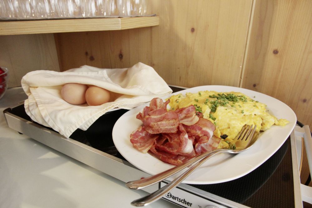 Eier und Speck im Hotel