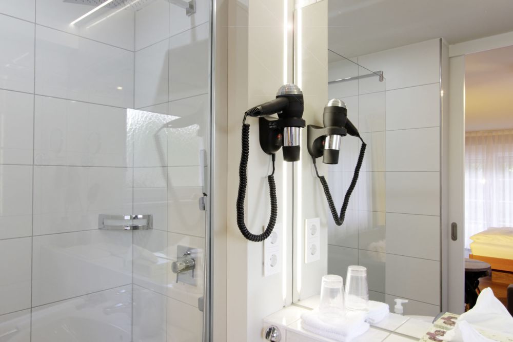 Badezimmer mit eigenem Föhn