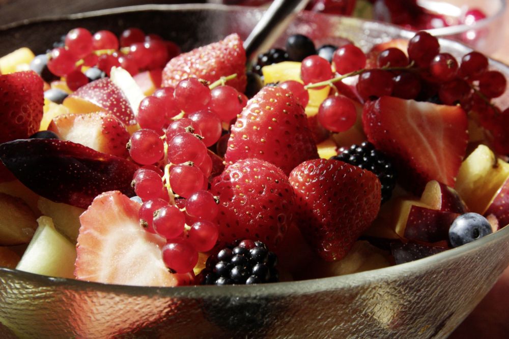 Obstsalat in einer Schüssel