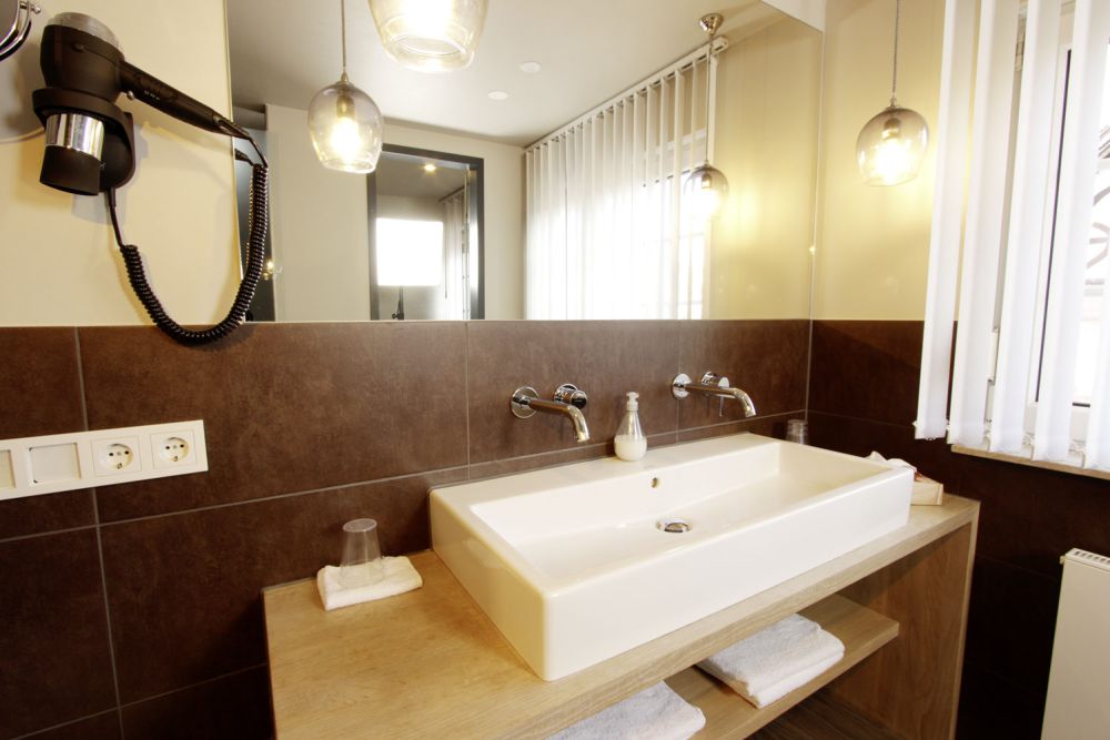 Modernes Badezimmer